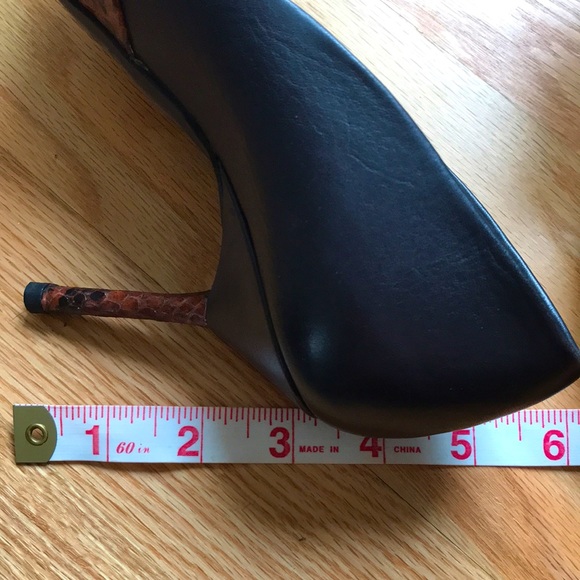 EUC Snakeskin and black stiletto pointy toe heels - Picture 10 of 10